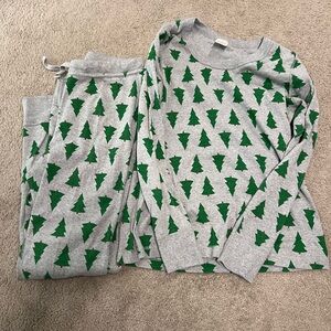 Hanna Andersson Gray Pajamas with Green Tree Pattern